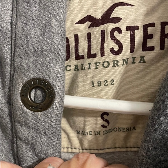 Hollister Charcoal Hoodie with Crimson Surfboards Logo - Picture 4 of 4